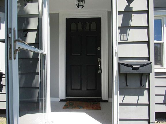 4th image of 7 Saratoga Dr