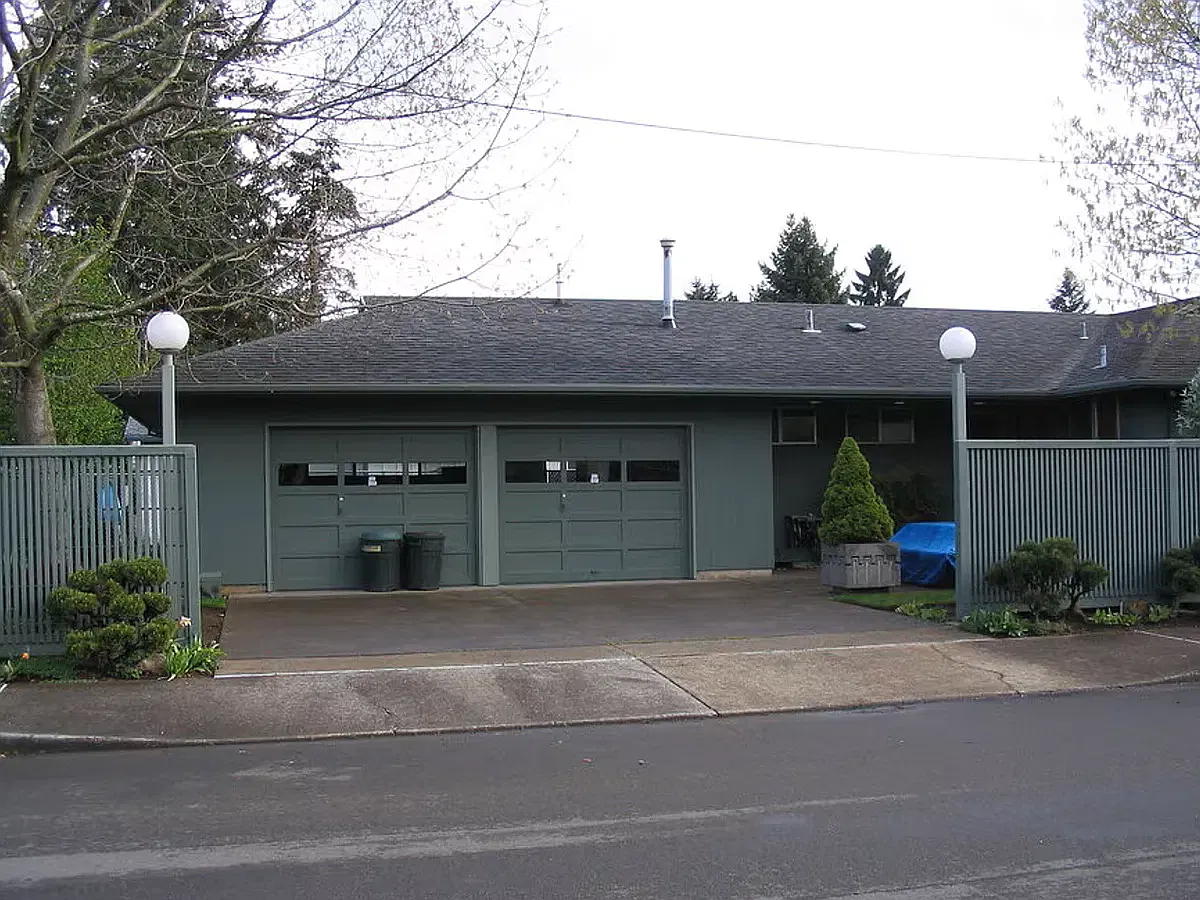 2 bed, 1100 sqft, $2,200 — Photo 1