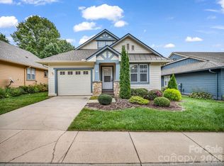13 Gray Wolf Ln, Hendersonville, NC 28792
