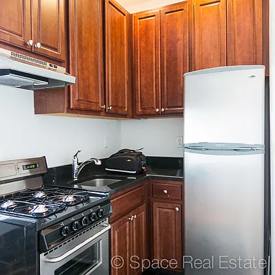 Rented by Space Real Estate | media 12