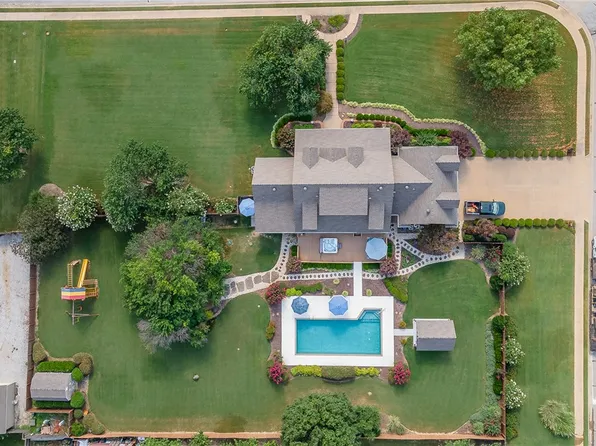 334 Scarlett Blvd, Springdale, AR 72762