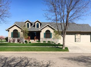 1906 Ashwood Dr, Aberdeen, SD 57401