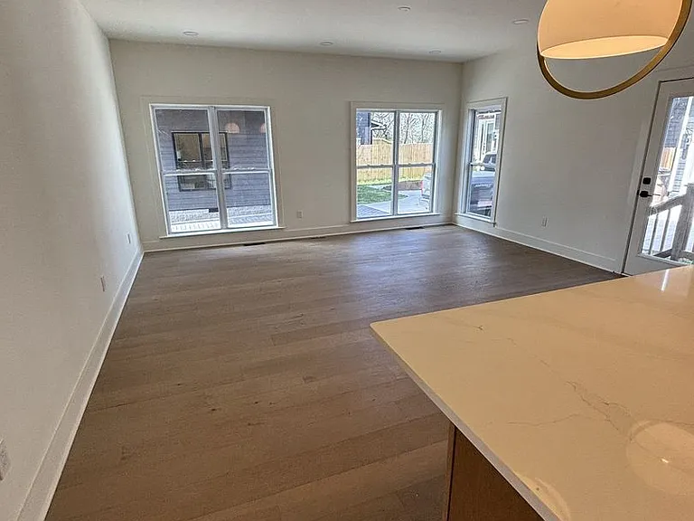 4A Belle Forrest Ave — Photo 2