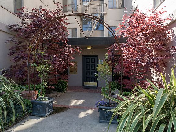 4th image of 433 Adams St #1E