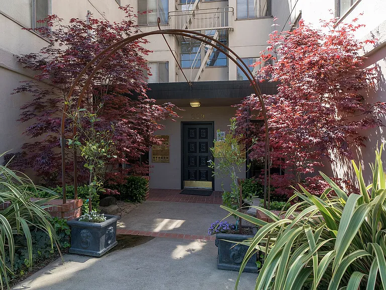 433 Adams St #1E — Photo 4