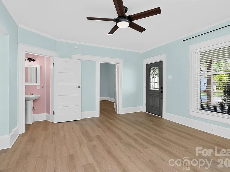 204 E McNeely Ave — Photo 6