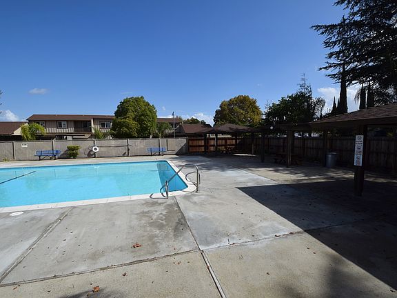 4th image of 2502 Auburn Ln