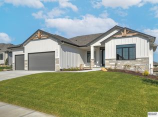 18232 Cheyenne Rd, Omaha, NE 68136