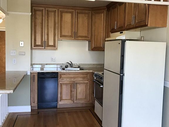 2nd image of 132 Duncan St APT 6