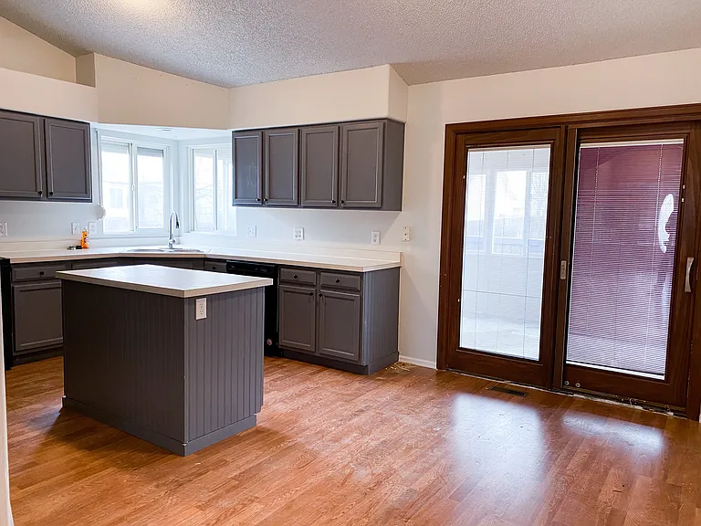 809 Marshall Dr — Photo 5