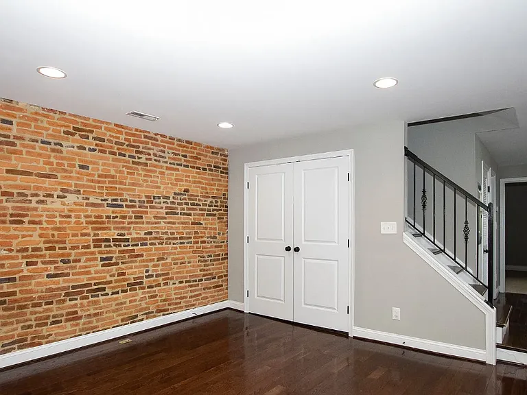 1246 Light St #B — Photo 13