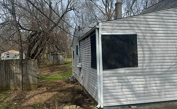 3rd image of 562 Ashwood Rd