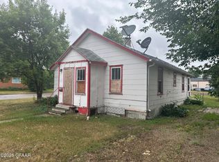 901 1st St NE, Devils Lake, ND 58301