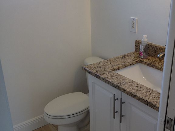 5th image of 2751 Ashley Dr E