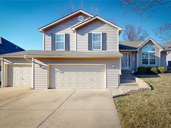604 NW 53rd St, Kansas City, MO 64118