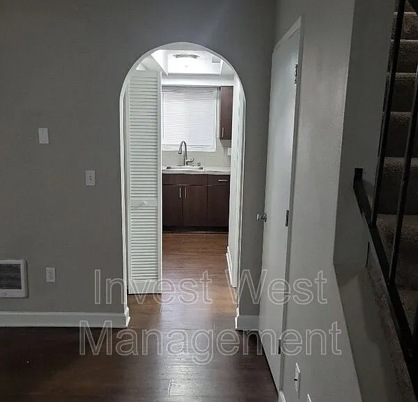 3017 E 20th St — Photo 2