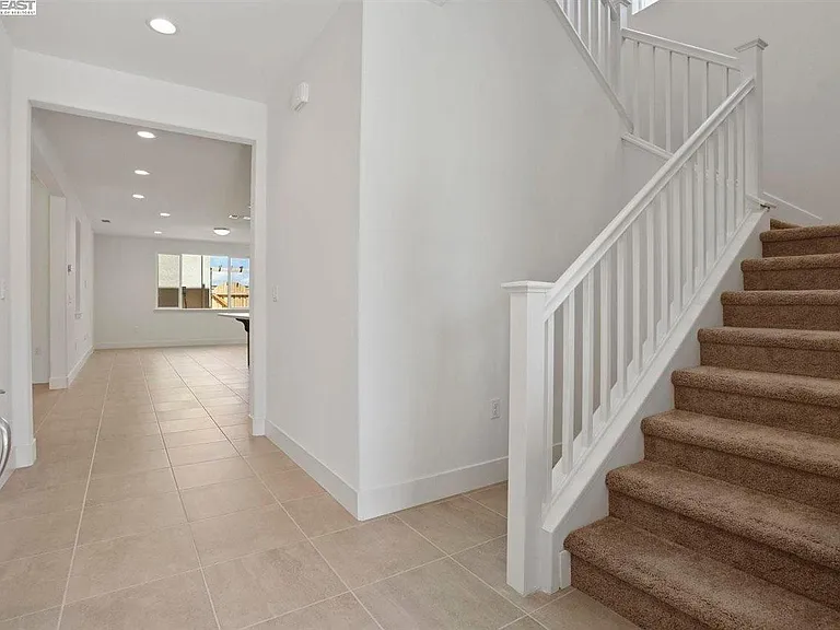 107 E Vince St — Photo 3