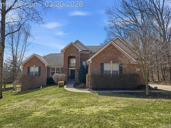 10487 Piedmont Dr, Brighton, MI 48114