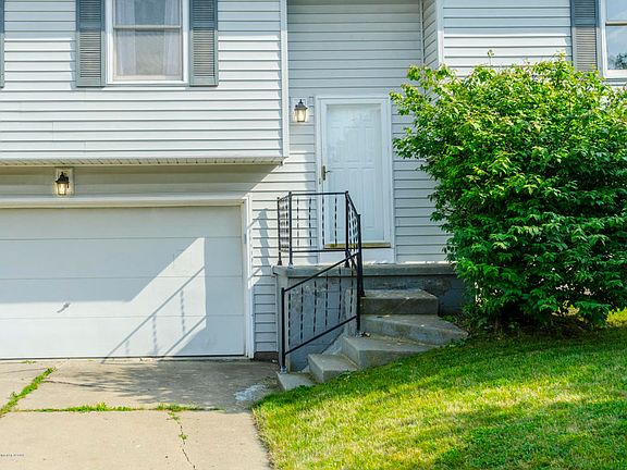 3rd image of 4809 Moultrie Cir