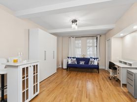 320 E 42nd St