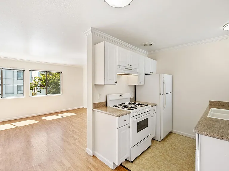 16p006 - 1435 3rd Ave — Photo 8