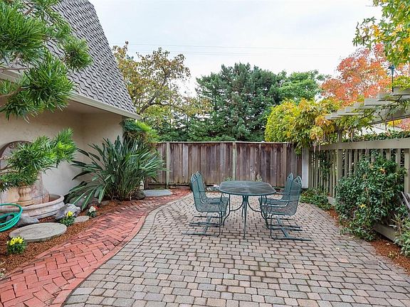 3rd image of 4282 Ponce Dr
