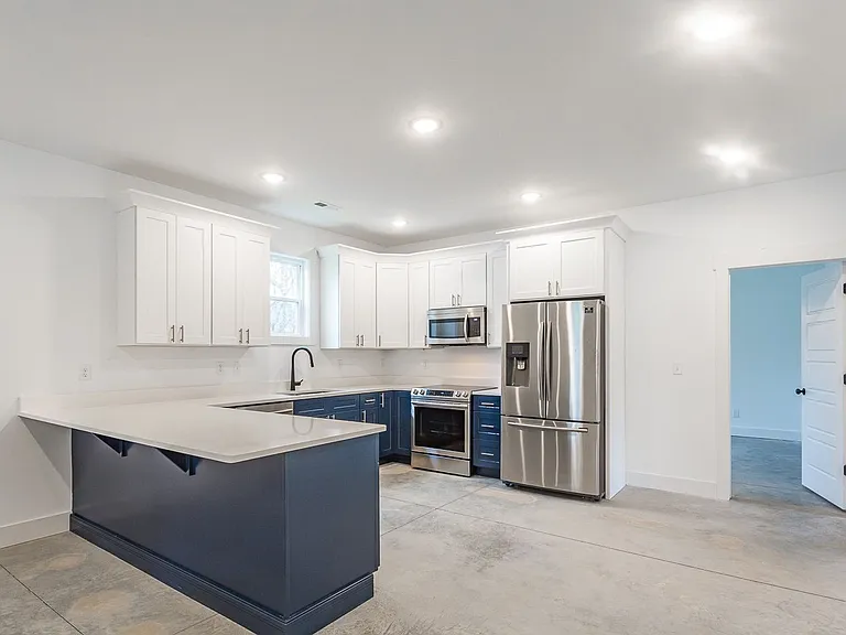 217 Vreeland St — Photo 7