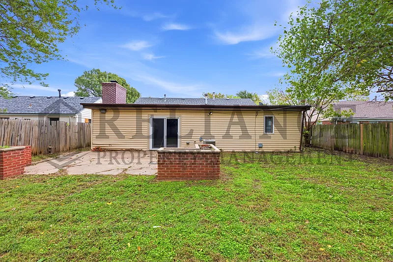 3 bed, 2.0 bath, 1489 sqft, $1,295 — Photo 4