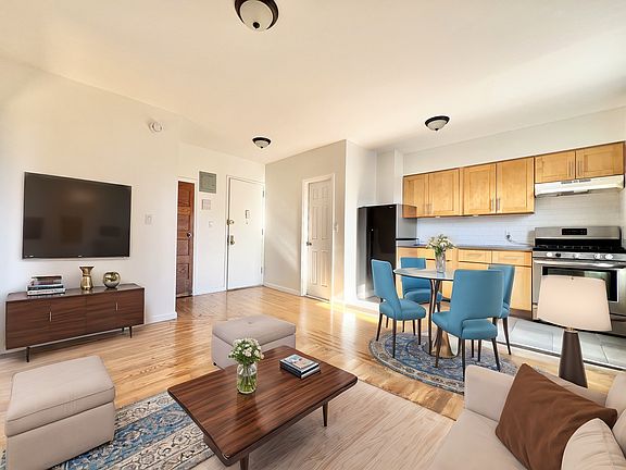 4th image of 145 Montrose Ave APT C2