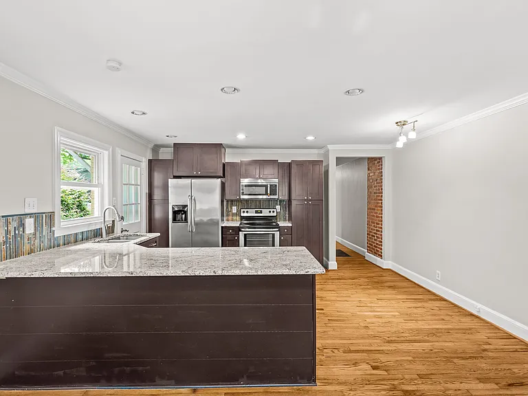 2301 Laburnum Ave — Photo 7