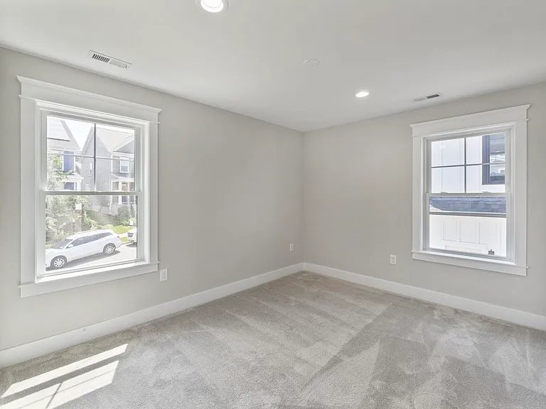 1603 Griffen Grv — Photo 35