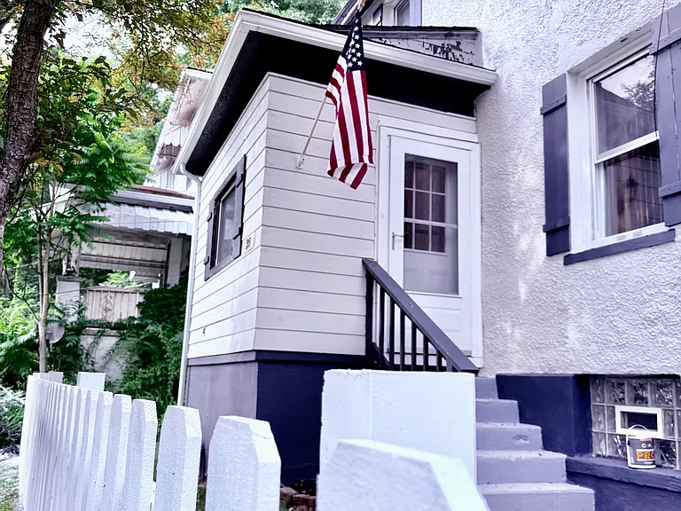 28 Shady Ln — Photo 2