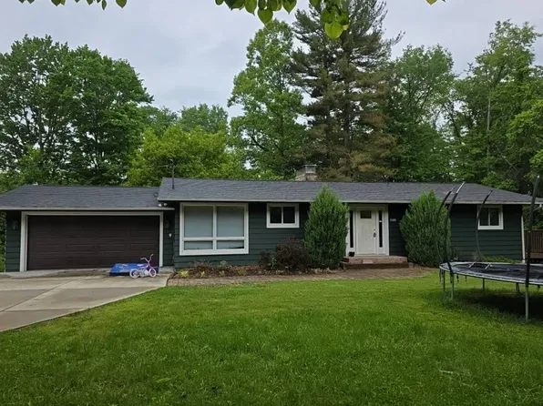 8811 Clinton Rd, Cambridge, OH 43725