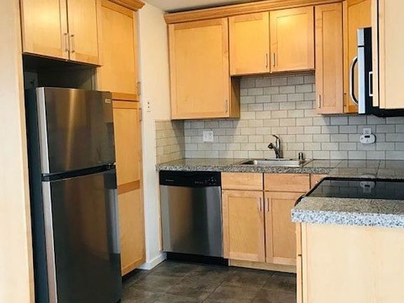 5th image of 510 Lee St APT 7