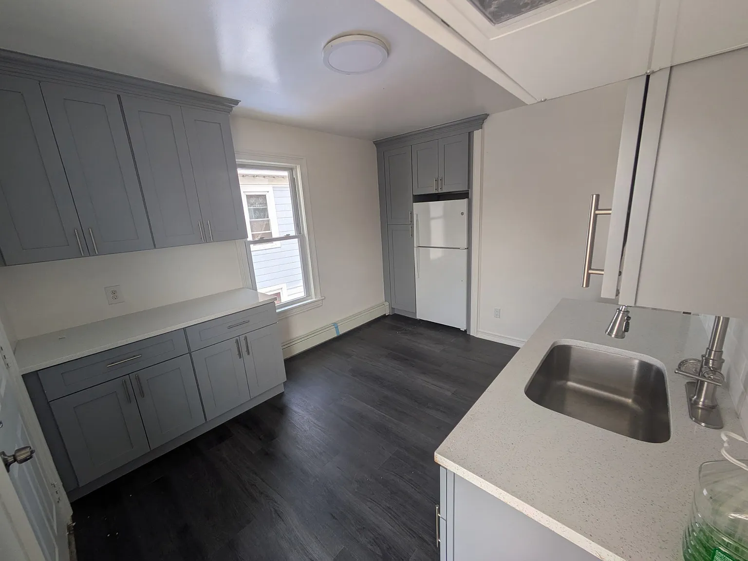 3 bed, 875 sqft, $2,000 — Photo 4