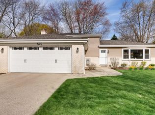 520 Susan Ln, Deerfield, IL