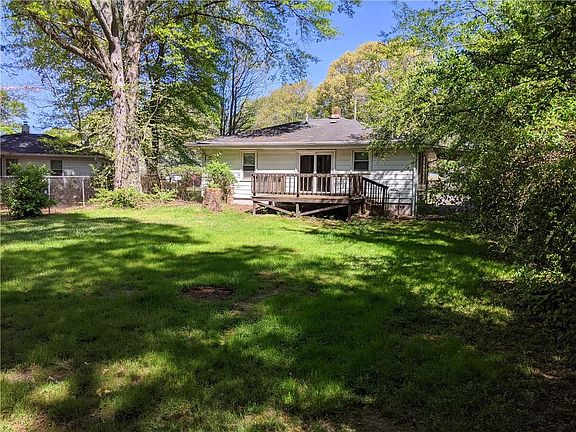 4th image of 970 Oakview Dr SE