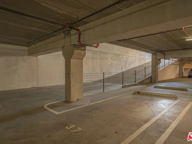 626 E Orange Grove Ave #105 — Photo 29