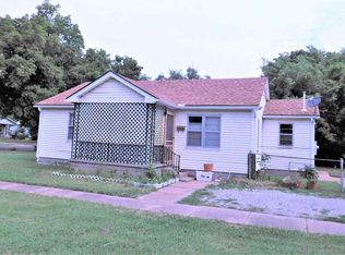 319 W Chestnut Ave, Ponca City, OK 74601