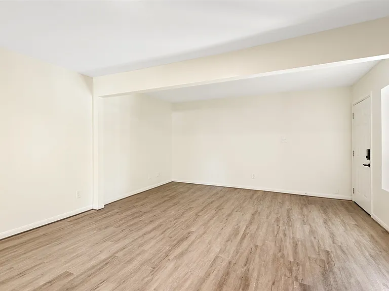 1011 W 10th St #3 — Photo 6