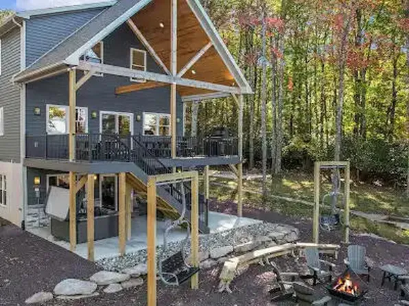 24 Lakeview Dr, Lake Harmony, PA 18624