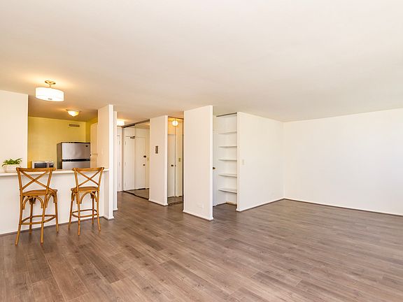 4th image of 88 W Schiller St APT 1903L