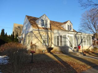 4808 W Sunnyside Dr, Milwaukee, WI 53208