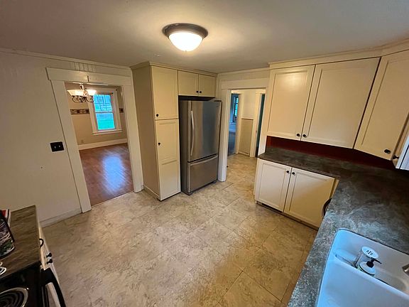 3rd image of 246 King St
