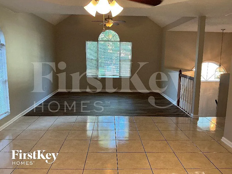 3 bed, 3.0 bath, 1620 sqft, $2,435 — Photo 3