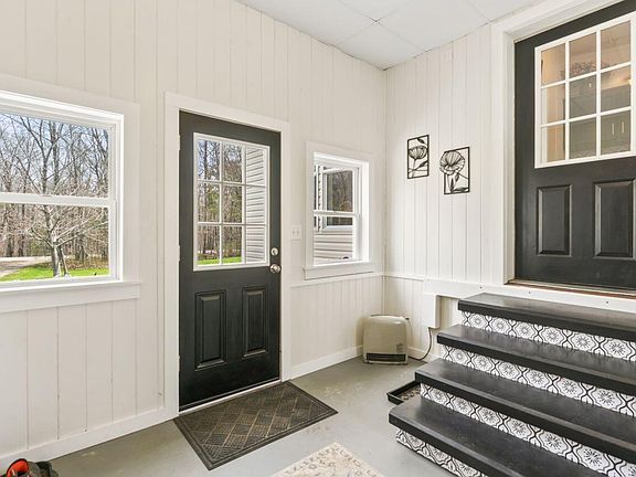 3rd image of 385 Goose Hill Road