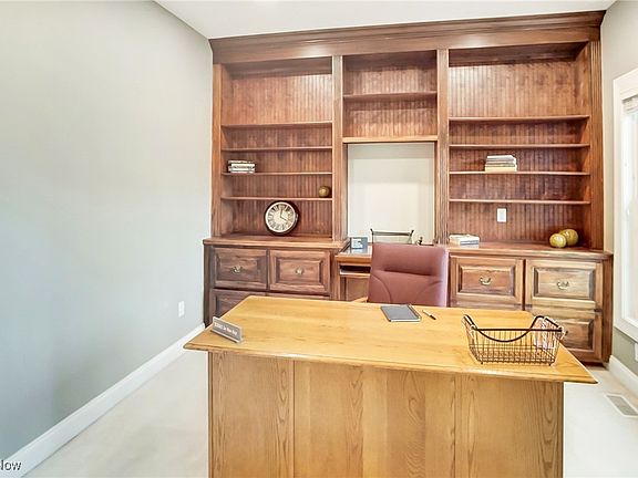 5th image of 8452 Redwood Ct