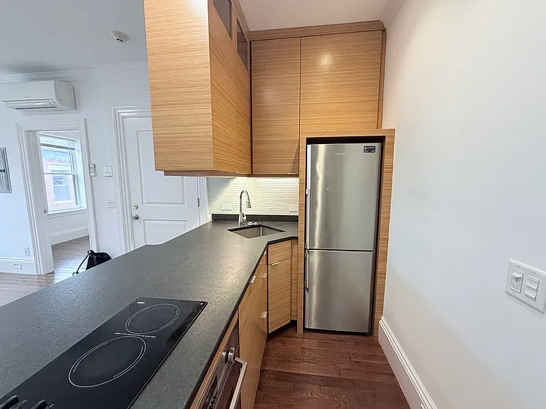 98 Myrtle St #5 — Photo 5