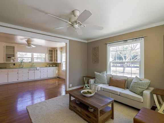 3rd image of 1320 Santa Ana Rd