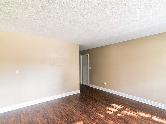 4th image of 4708 Wisteria Dr